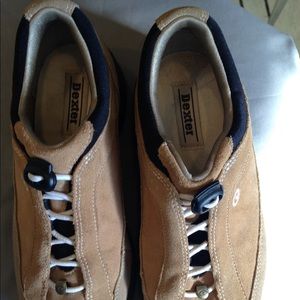 Size 8 golf shoes w spikes  comfy stylish orig$115